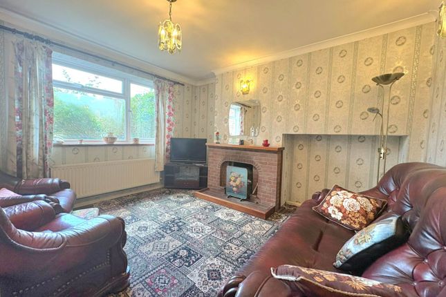 27, Henry Road, Aylesbury photo 2