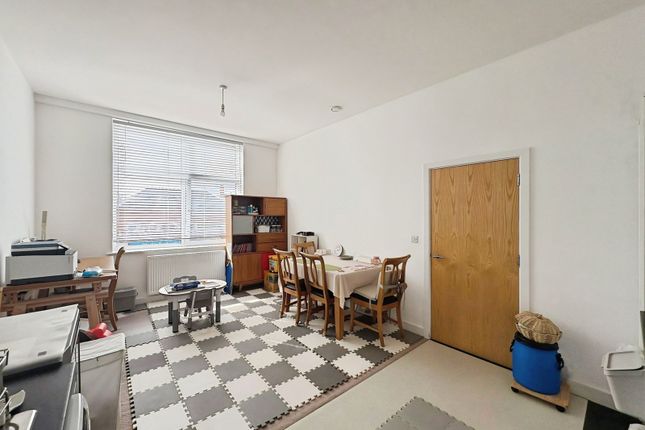Flat 7, Bradley Court, 3, Knoll Road, Surrey photo 3