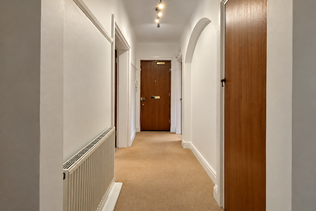 The Avenue, WORCESTER PARK photo 3