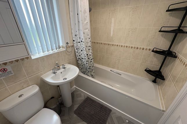 Room 6, 53, Chepstow Road, Corby photo 4