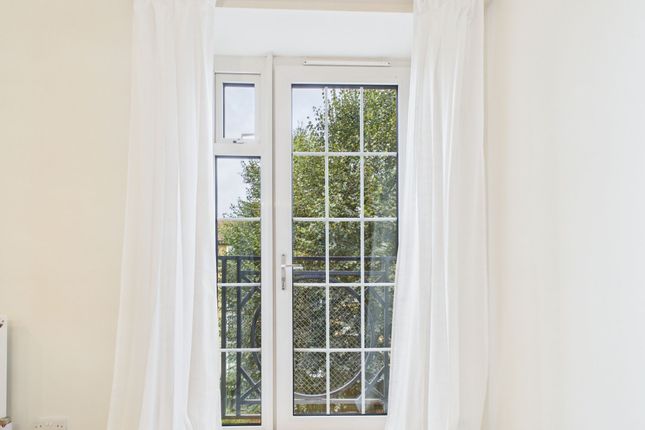 Flat 10, Rodney House, Island Gardens photo 2
