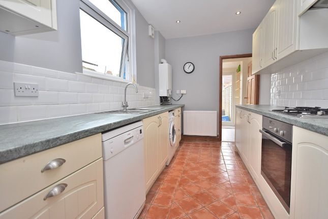 Terraced house to rent in Perry Street, Northampton