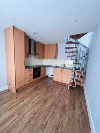 Flat to rent in Woodcock Hill, Harrow, Greater London