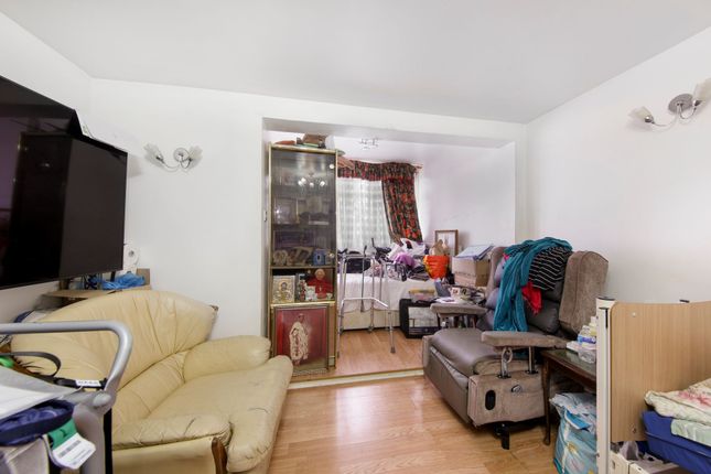 27 Brecon Close, Mitcham photo 2