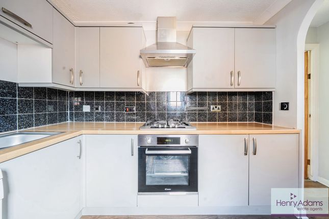 23 Wellington Avenue, Bordon photo 2