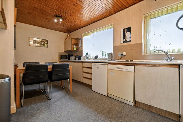 11, Lynton Avenue, Wakefield photo 3