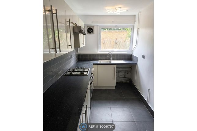 Flat, Ayerst Court Beaumont Road, London photo 5