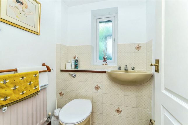 32, Abercorn Close, South Croydon photo 3