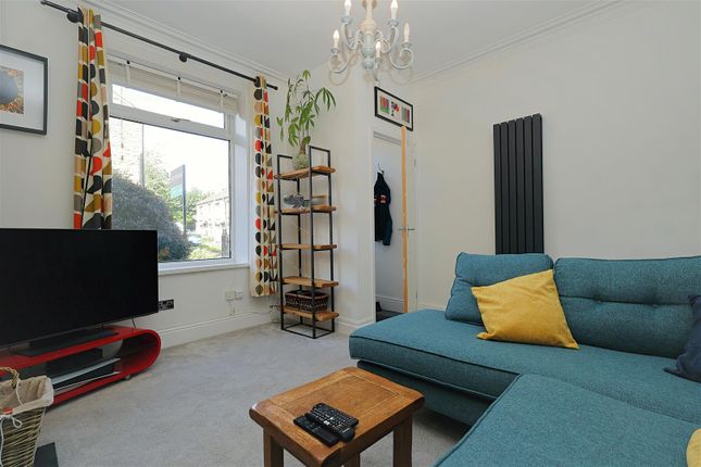 8, Hillthorpe Road, Pudsey photo 2