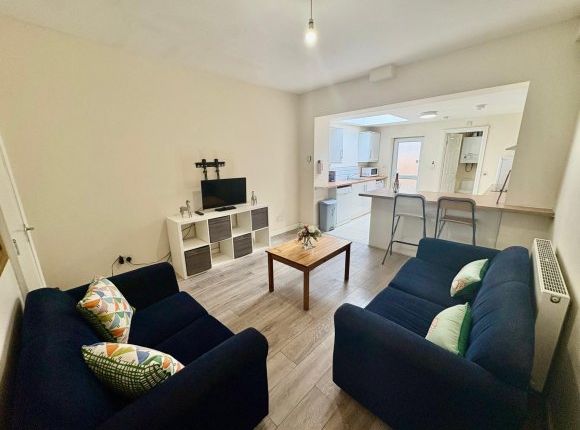 1 P164 Lounge 8Jul25.Jpg