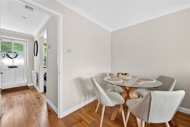 14, Camellia Court, Woking photo 4