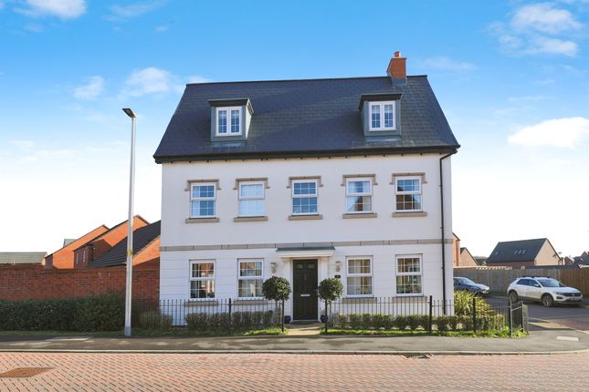 Detached house for sale in Oakley Drive, Warwick