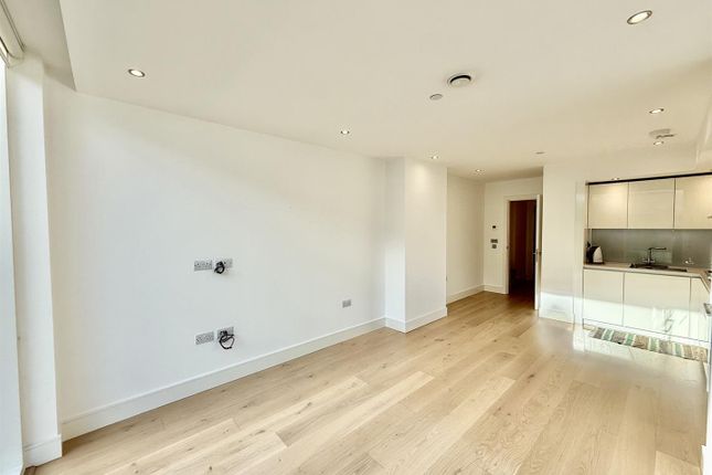 8 Fitzroy Court, 2 Garnet Place, West Drayton photo 4