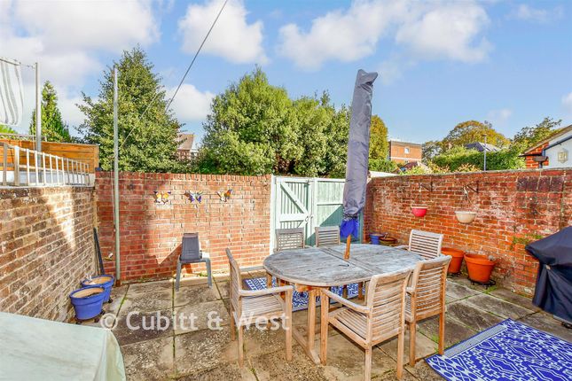 2, Bembridge Crescent, Southsea photo 2