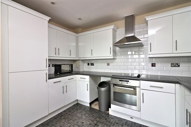 Thumbnail Flat for sale in Parkhouse Court, Hatfield, Herts