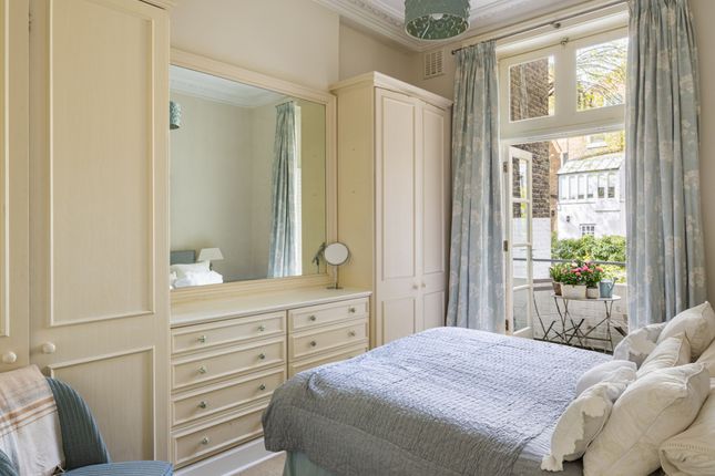 Flat RGF, 4, Redcliffe Place, London photo 4