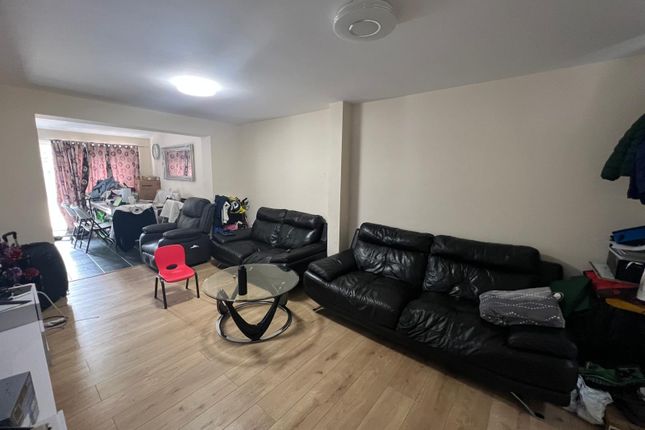 60 Great Benty, West Drayton photo 2