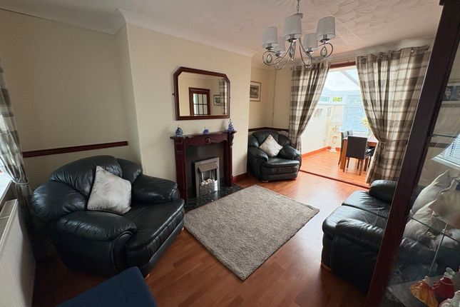 48, Maesyrhendre, Ammanford photo 4