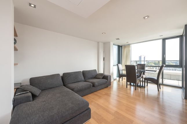 Flat to rent in Sheldon Square, London