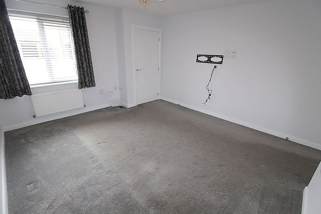 2 Heckington Close, Cramlington photo 2