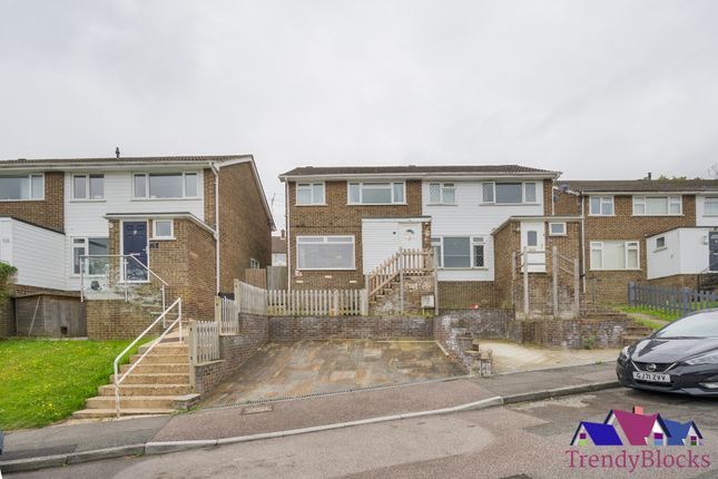 30, Hillborough Grove, Chatham photo 3