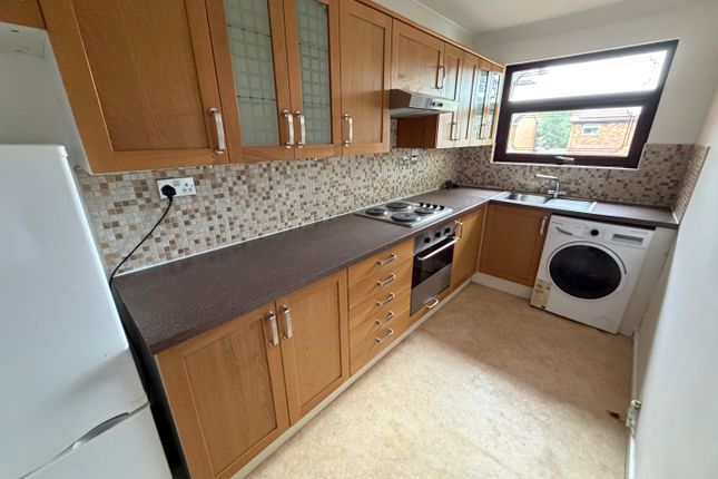 6, Chaldon Close, Wolverhampton photo 3