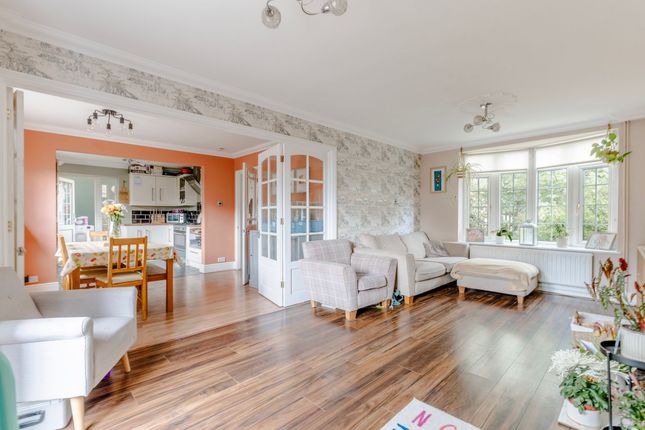 7 Lakeside Rise, Lowestoft photo 4