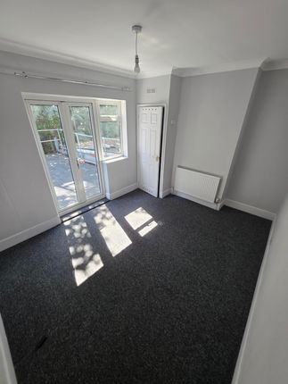 Flat A 737 , Oxford Road, Reading photo 2