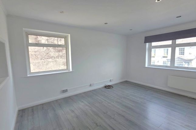 Flat 1,, Bank House, Horley photo 2