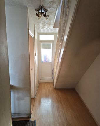 Flat Flat 60, Donegal House, Cambridge Heath Road, London photo 4