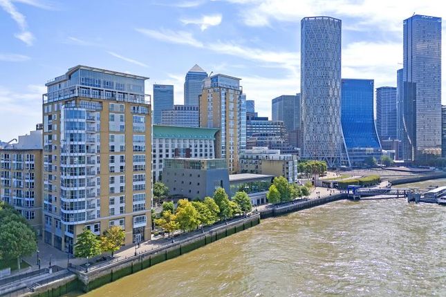 Thumbnail Flat for sale in Westferry Circus, London