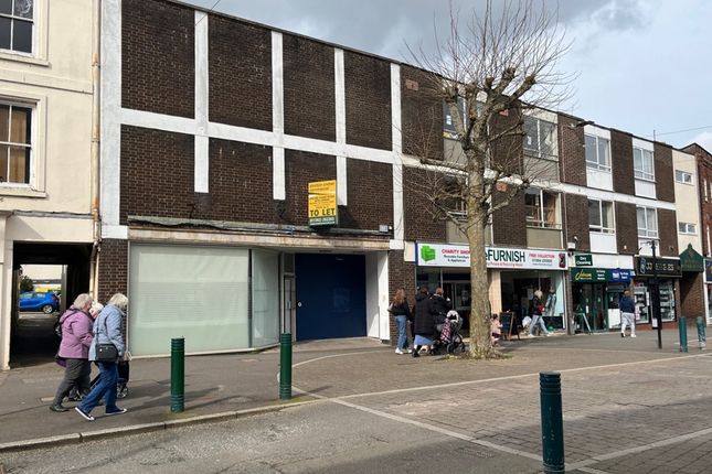 Retail premises to let in 28 Fore Street, Tiverton, Devon