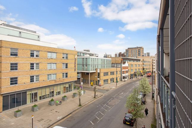 Flat to rent in Greenwich High Road, Greenwich