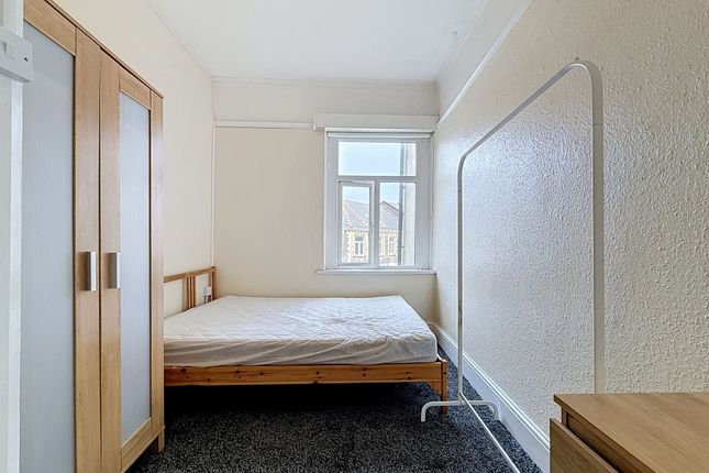 Flat 2, 105A Cathays Terrace, Cardiff photo 5