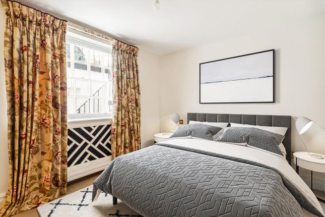 Terraced house to rent in Paultons Square, Chelsea, London SW3.