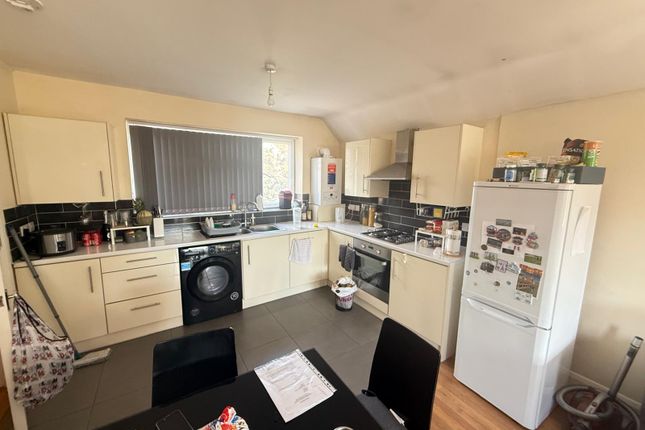 BROADVIEW LONG LANE , STANWELL photo 4
