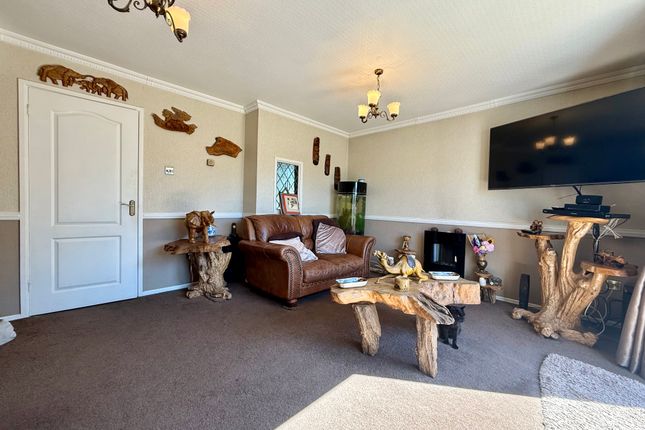 42, Sparrow Close, Great Yarmouth photo 2