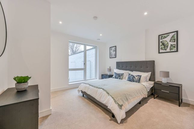 Thumbnail Flat for sale in The Residence, Clapham North