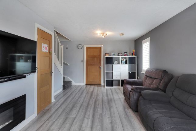 2 St. Johns Way, Edenbridge photo 2
