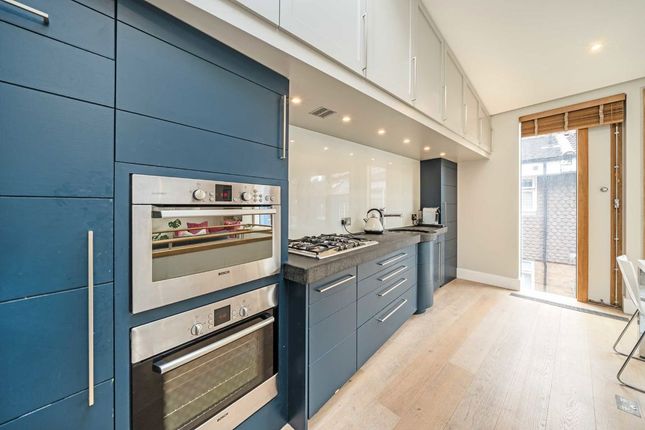 7, Simon Close, London photo 2