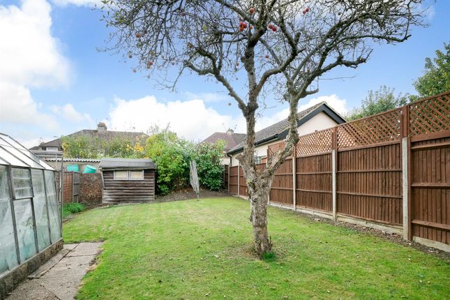 43, Harvey Road, London Colney photo 4