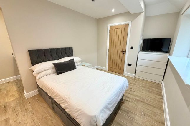 Room 2, Cannock photo 3