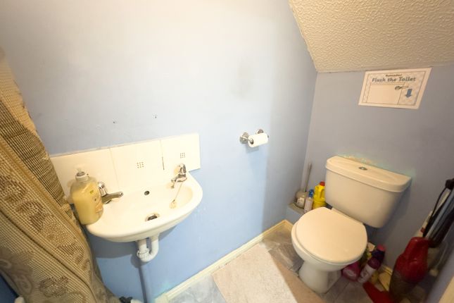 8, Seathwaite Close, Manchester photo 5