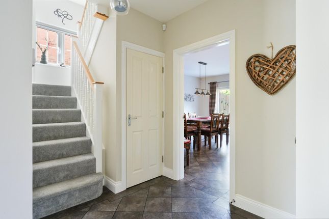 23, Ash Close, Banstead photo 4