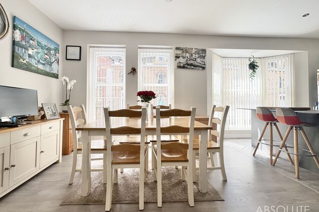 8 Bishops Place, Paignton photo 4