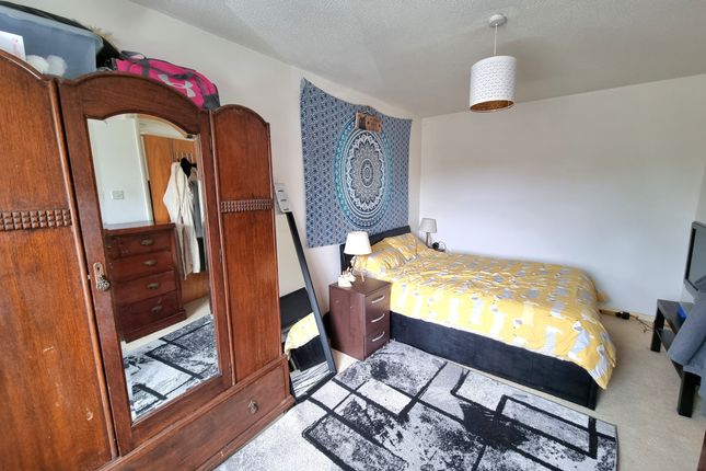 32, Heather Close, GOSPORT photo 5
