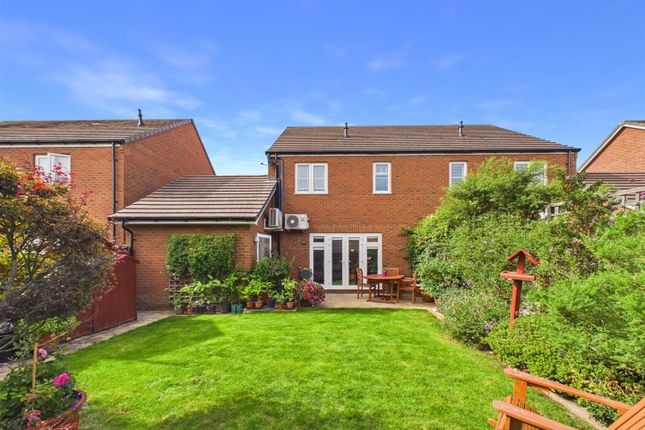 7, Atlanta Way, Aylesbury photo 2