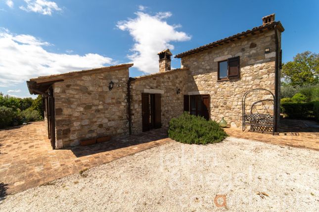 Country house for sale in Italy, Umbria, Perugia, Gualdo Cattaneo