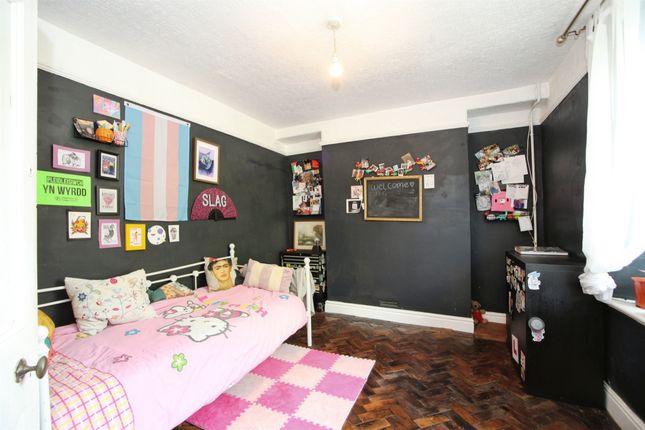 94, Pontshonnorton Road, PONTYPRIDD photo 4