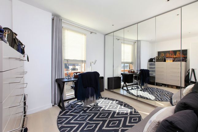 Flat for sale in Wingate Square, Clapham, London